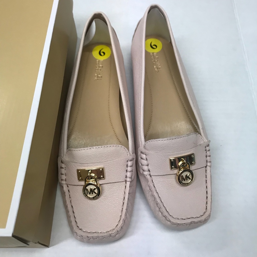 🔥Sale🔥Michael Kors soft pink Flat shoes size 9